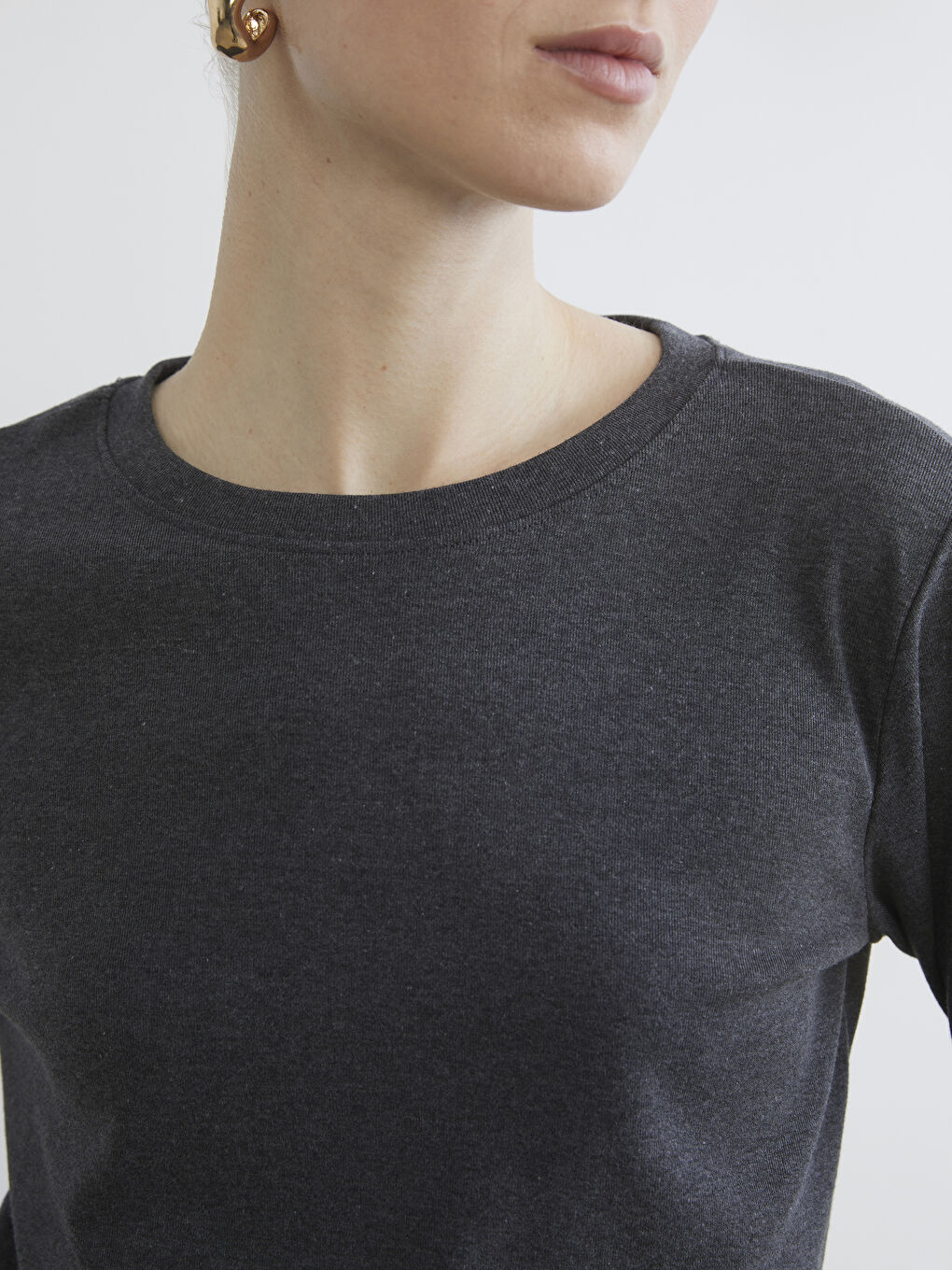 Antrasit Bisiklet Yaka Kadın Tişört-2