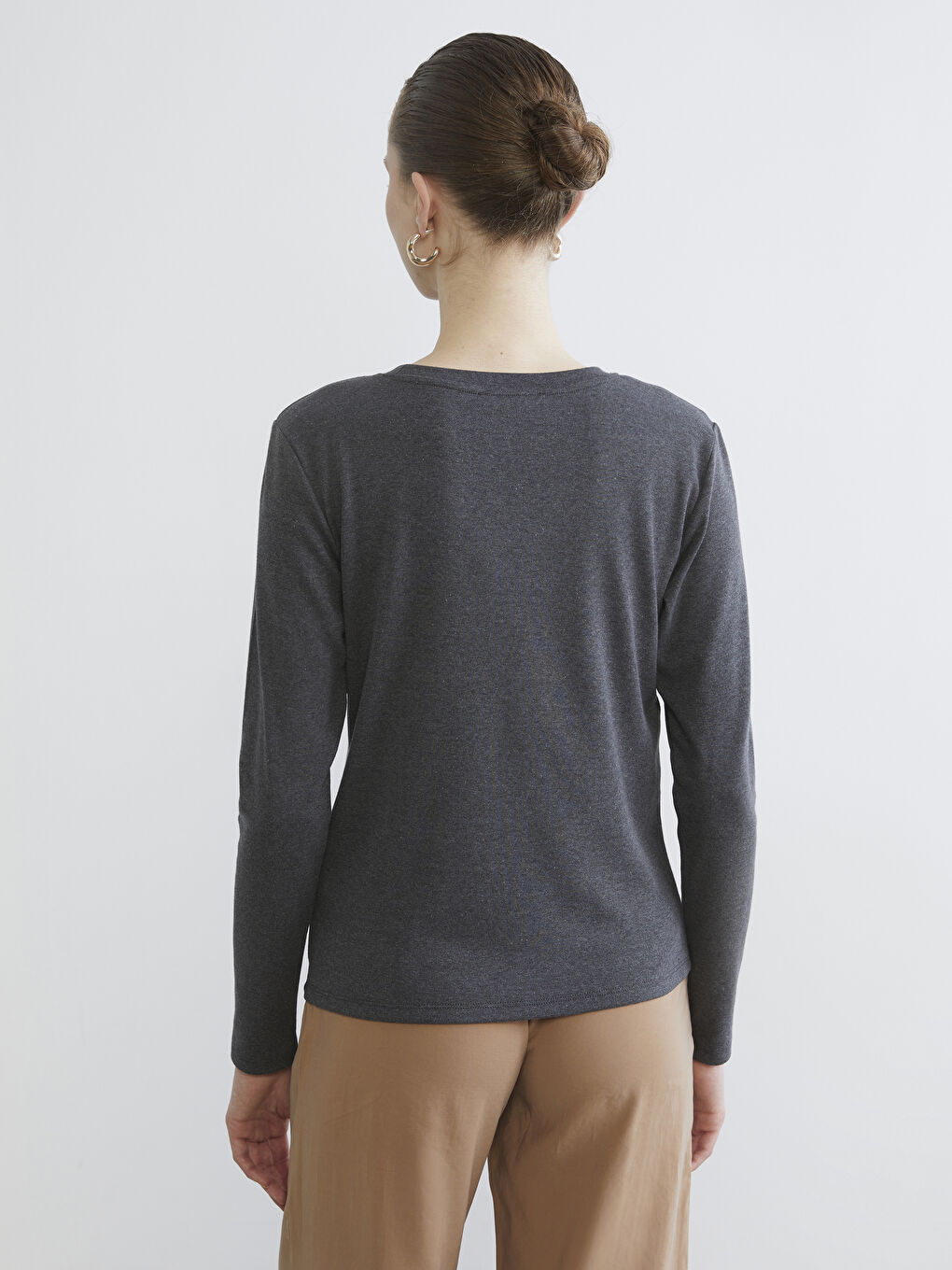 Antrasit Bisiklet Yaka Kadın Tişört-3