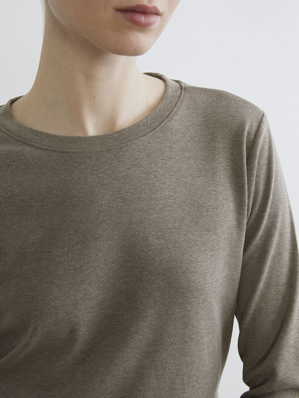 Bej Bisiklet Yaka Kadın Tişört-2