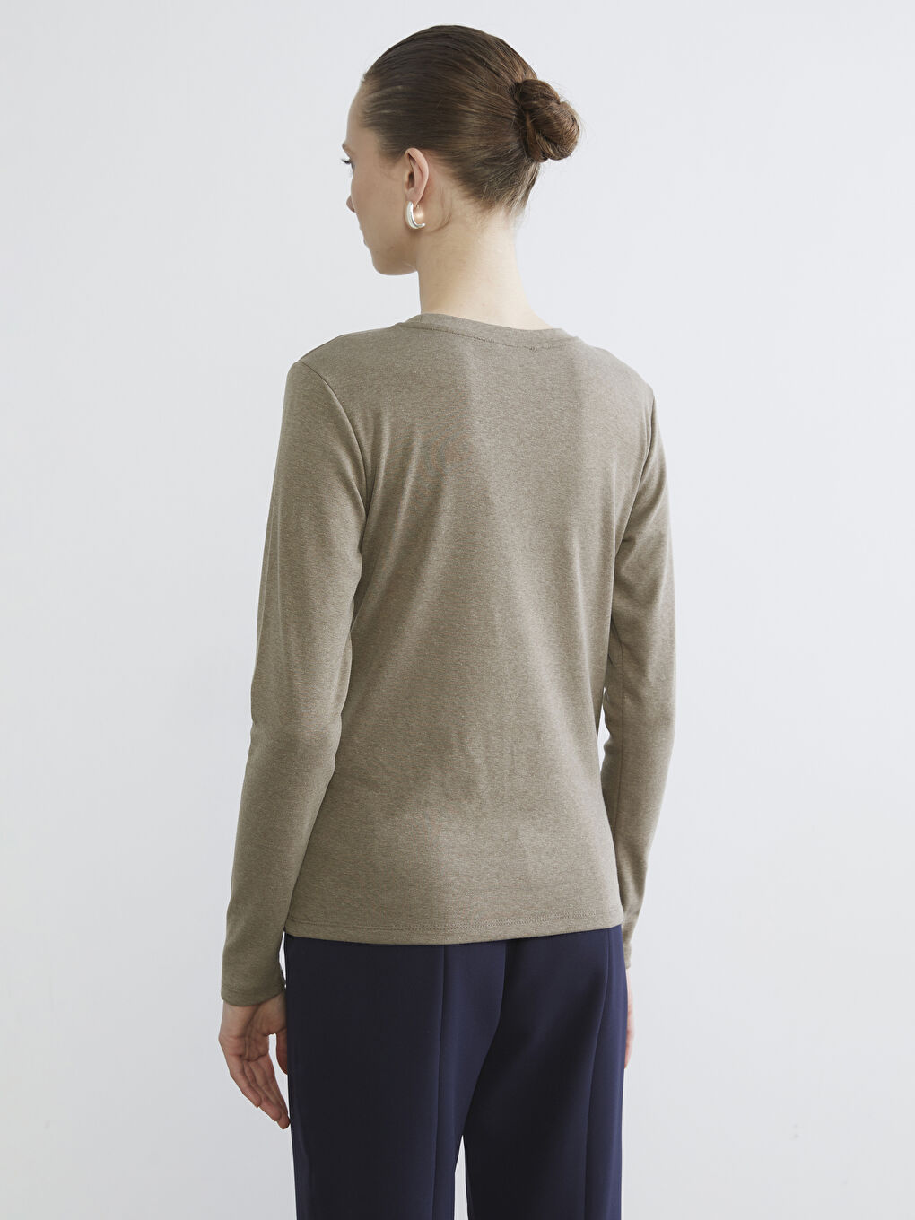 Bej Bisiklet Yaka Kadın Tişört-3