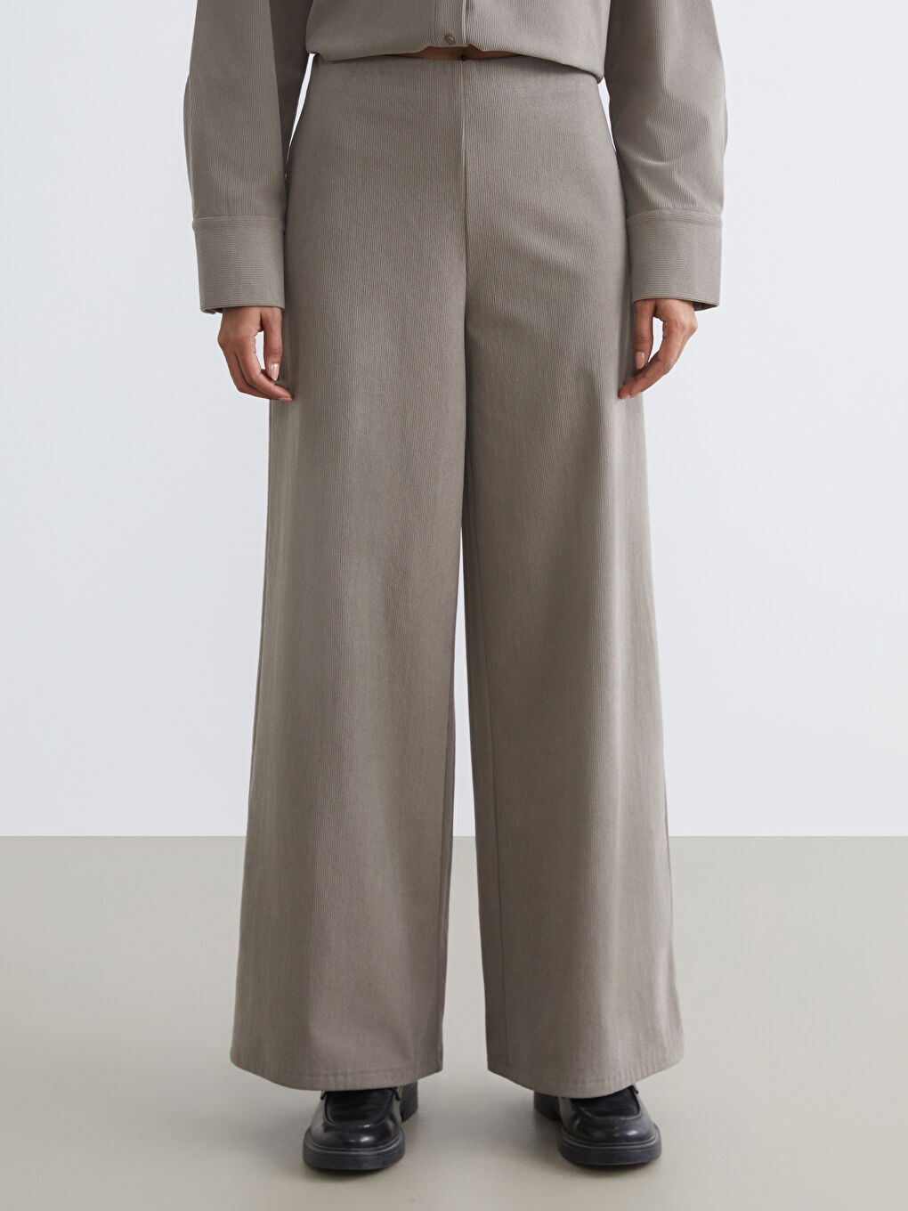 بنطلونات حريمي مخمل بوسط مطاطي-2