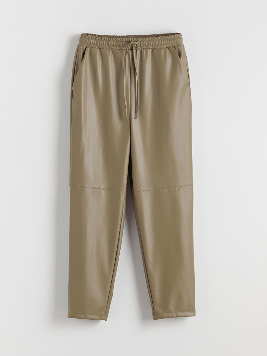 Haki Havuç Kesim Kadın Deri Görünümlü Pantolon-4