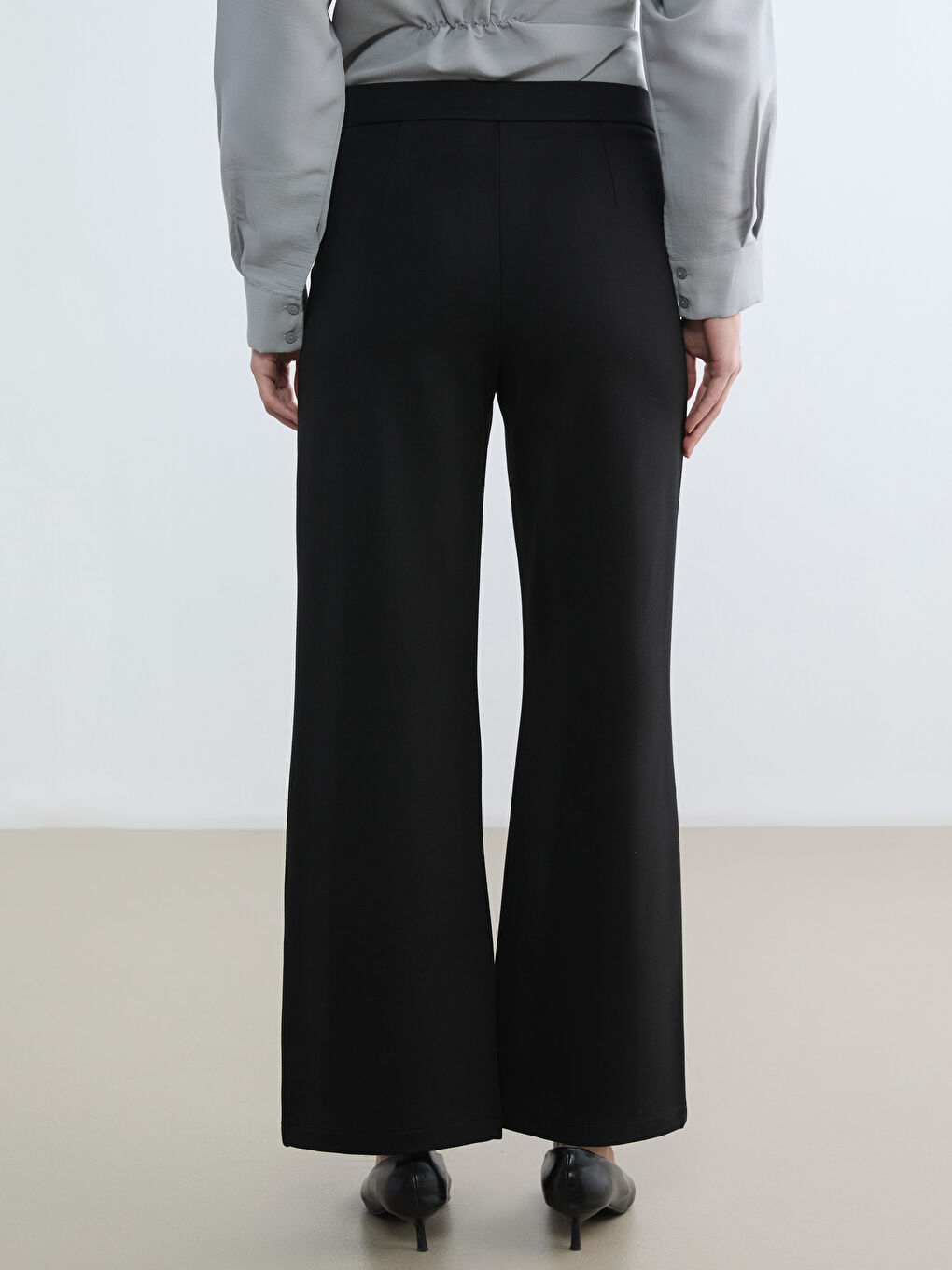 Siyah Standart Fit Geniş Paça Kadın Pantolon-3