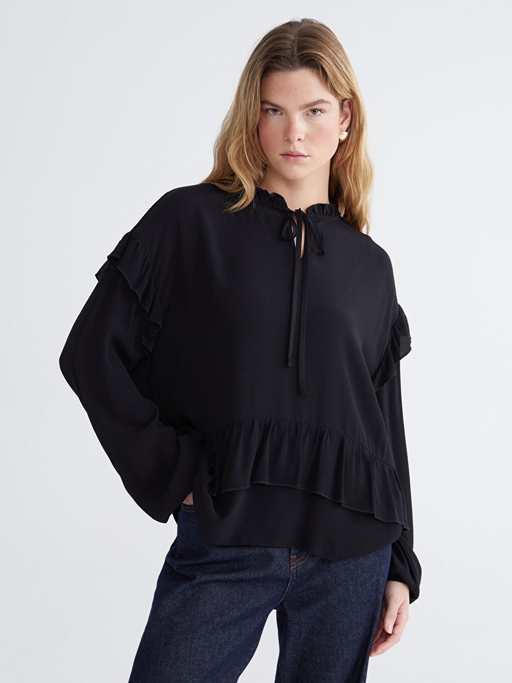 Siyah Bağlamalı Yaka Oversize Fırfırlı Bluz