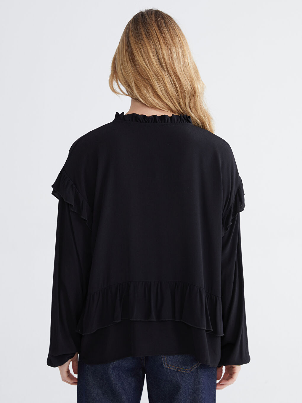 Siyah Bağlamalı Yaka Oversize Fırfırlı Bluz-3