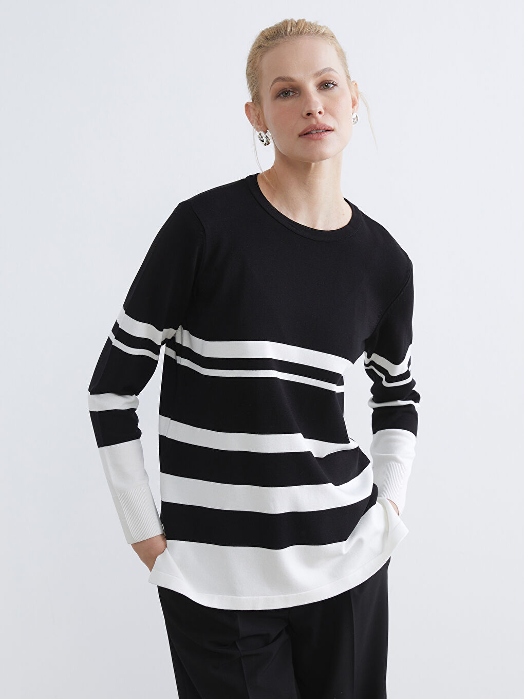 Siyah Bisiklet Yaka Çizgili Kadın Triko Kazak