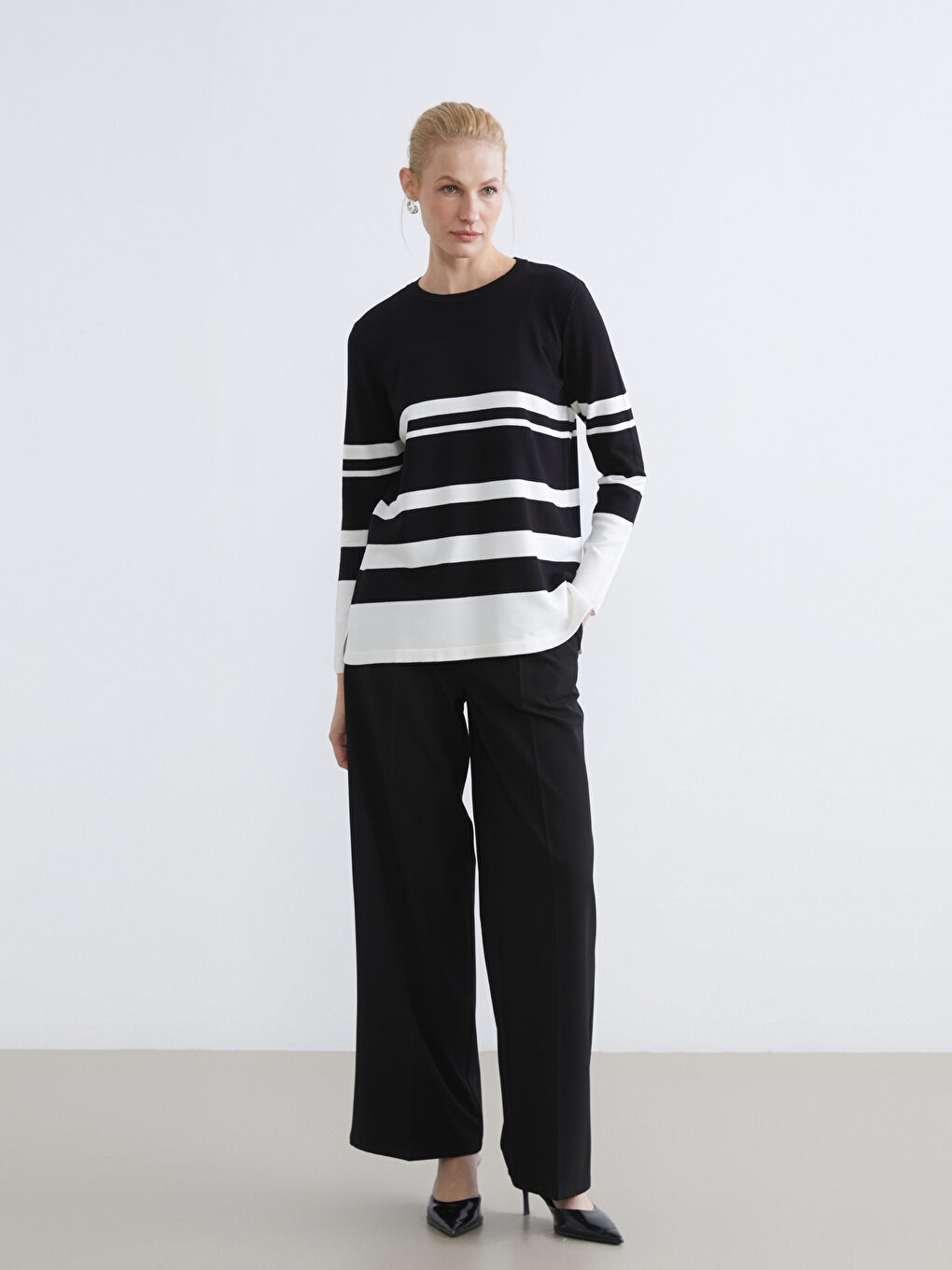 Siyah Bisiklet Yaka Çizgili Kadın Triko Kazak-1