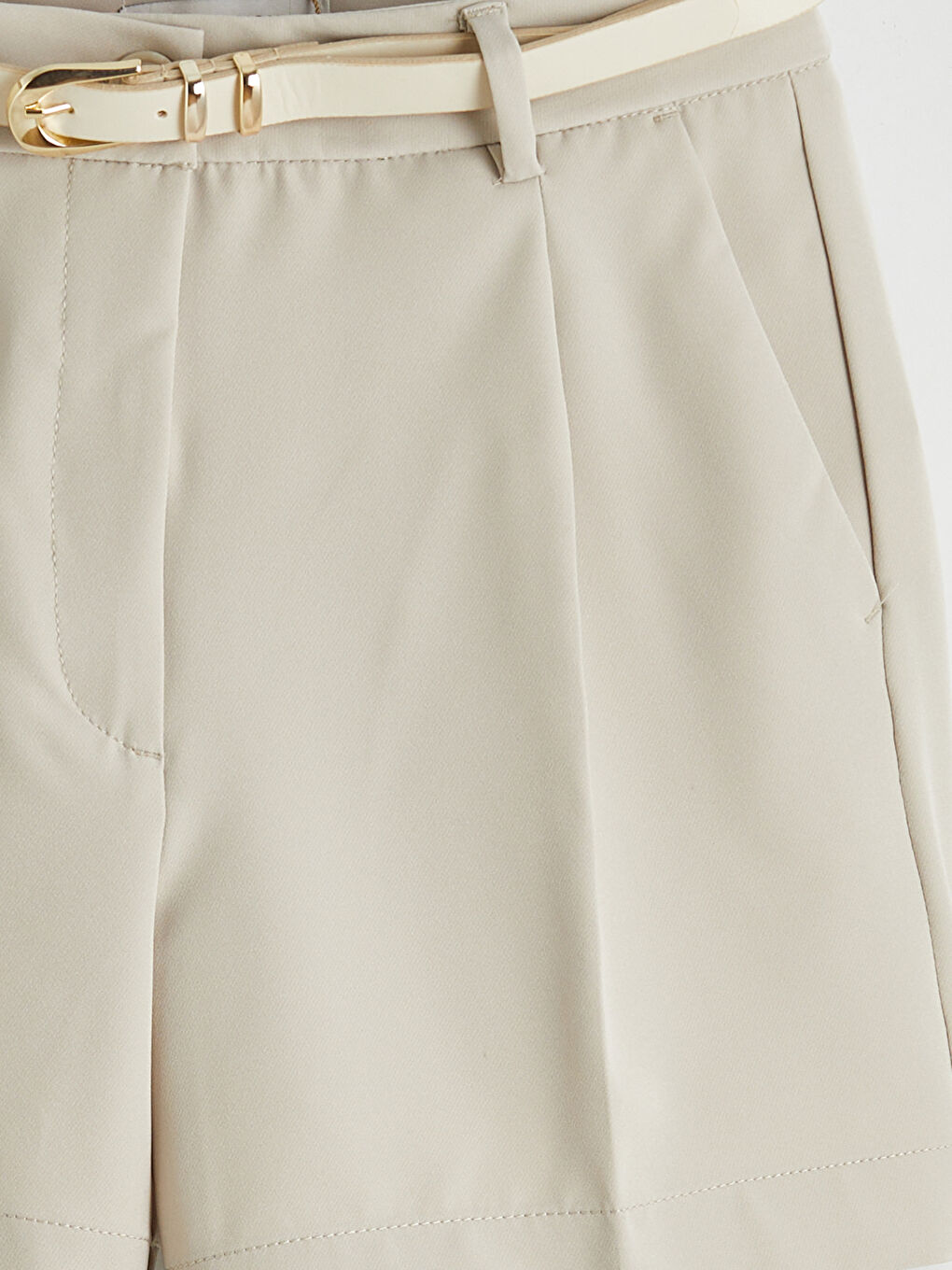 Pantaloni scurți plisati cu talie înaltă și curea pentru femei-4