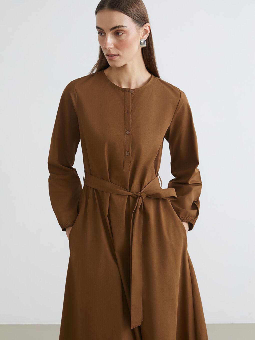 Kahverengi Bisiklet Yaka Kuşaklı Elbise-1