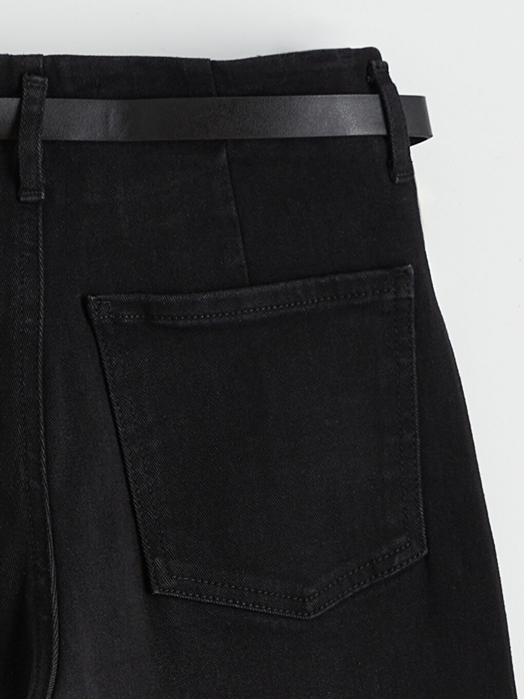 Siyah Beli Kemerli Wideleg Kadın Jean Pantolon-1