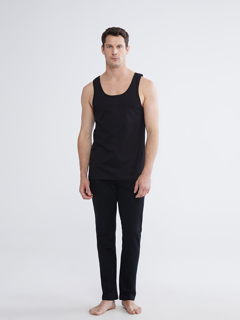 Siyah U Yaka Penye Erkek Atlet-1