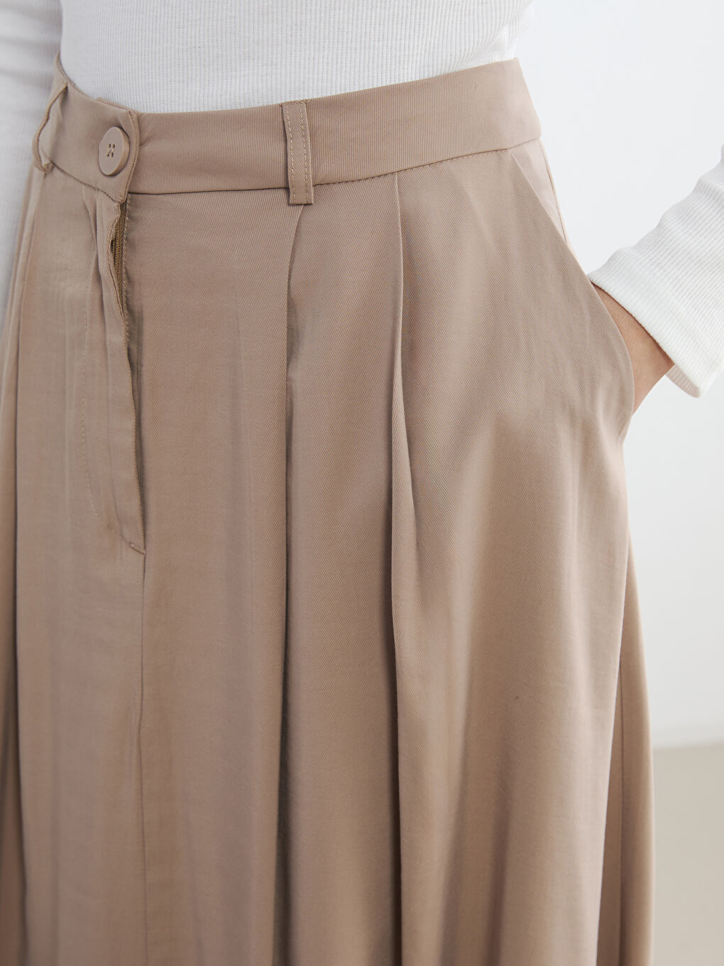 High-Waisted Pleated Skirt-3