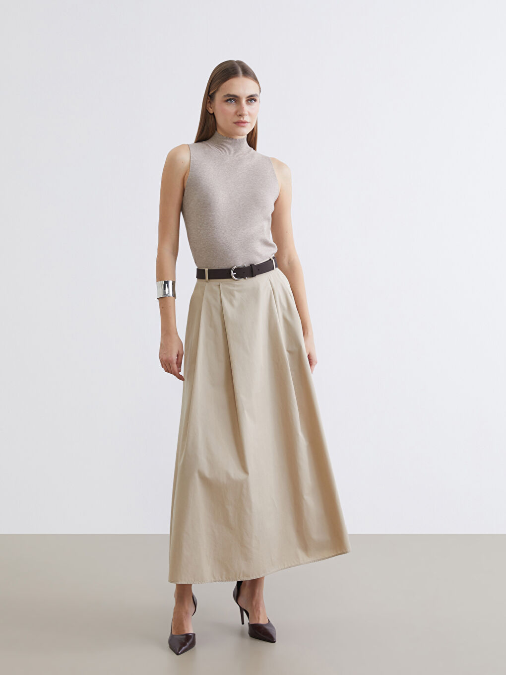 Bej Beli Kemerli Pileli Etek