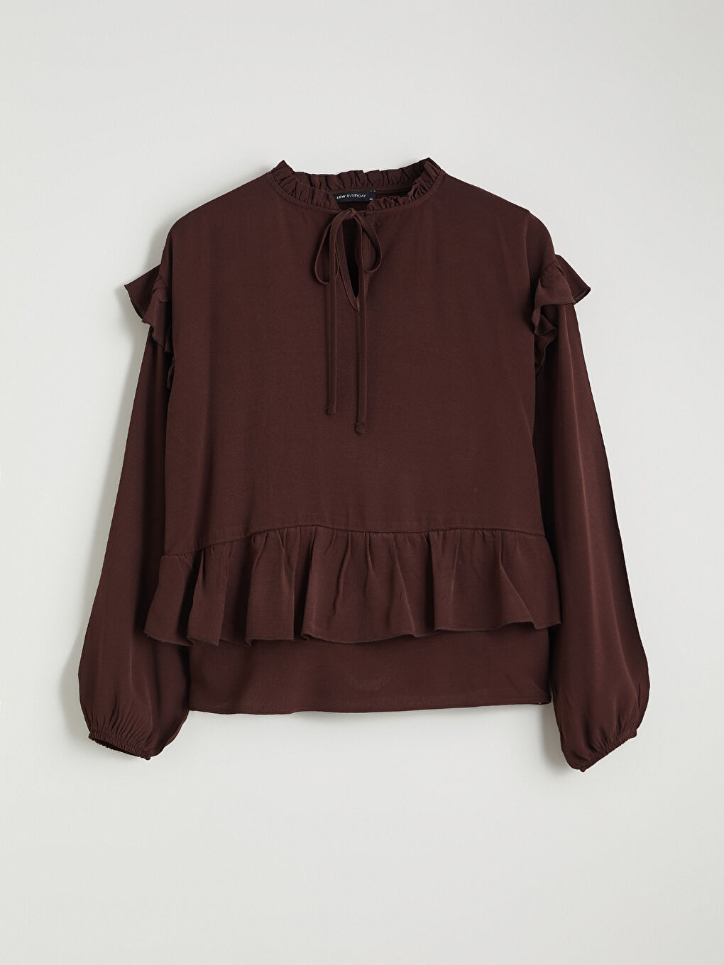 Kahverengi Bağlamalı Yaka Oversize Fırfırlı Bluz-4