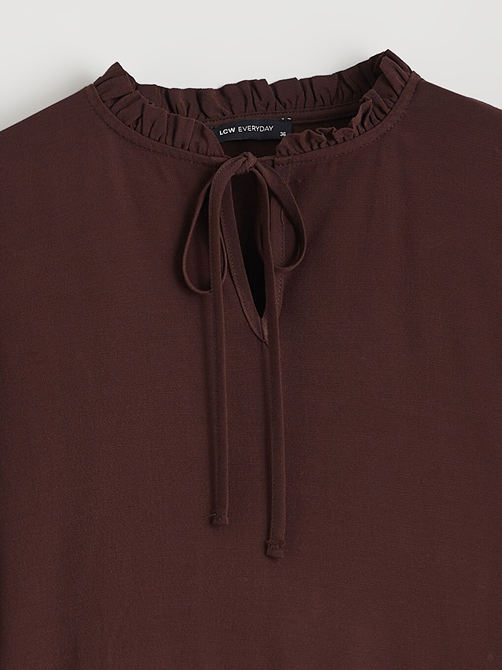 Kahverengi Bağlamalı Yaka Oversize Fırfırlı Bluz-5