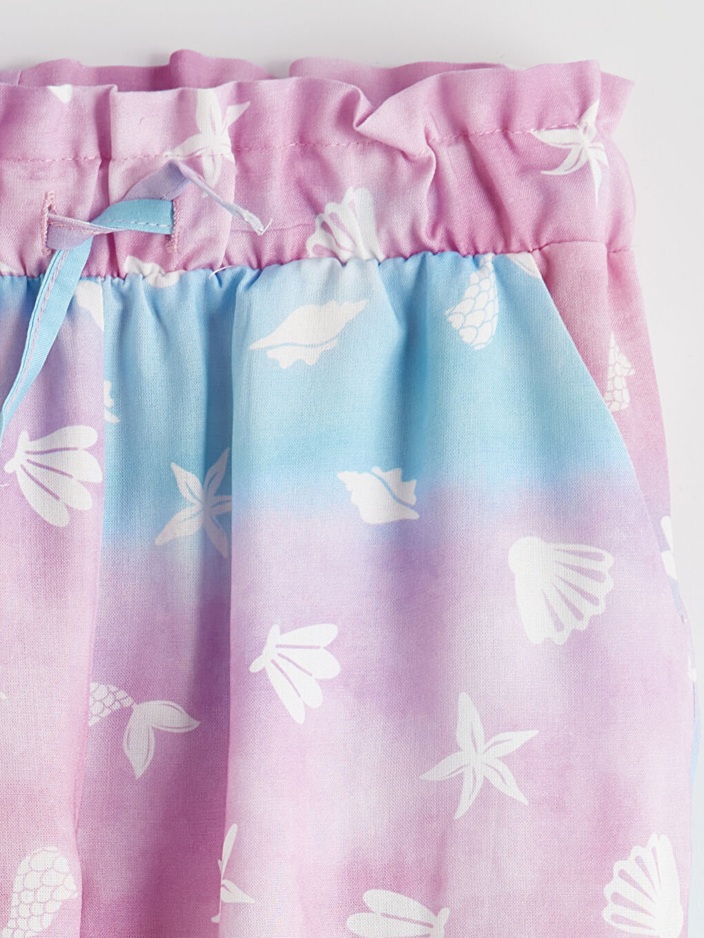 Beyaz Beli Lastikli Desenli Kız Çocuk Şort-1