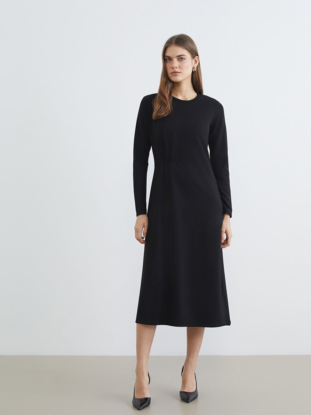 Gathered dress with a crew neck.