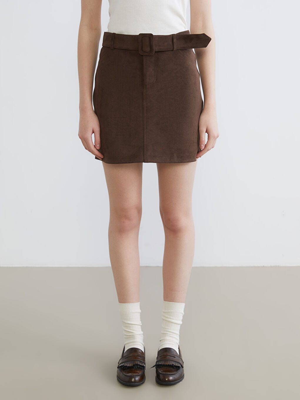 Kahverengi Beli Kemerli Süet Görünümlü Mini Etek-1