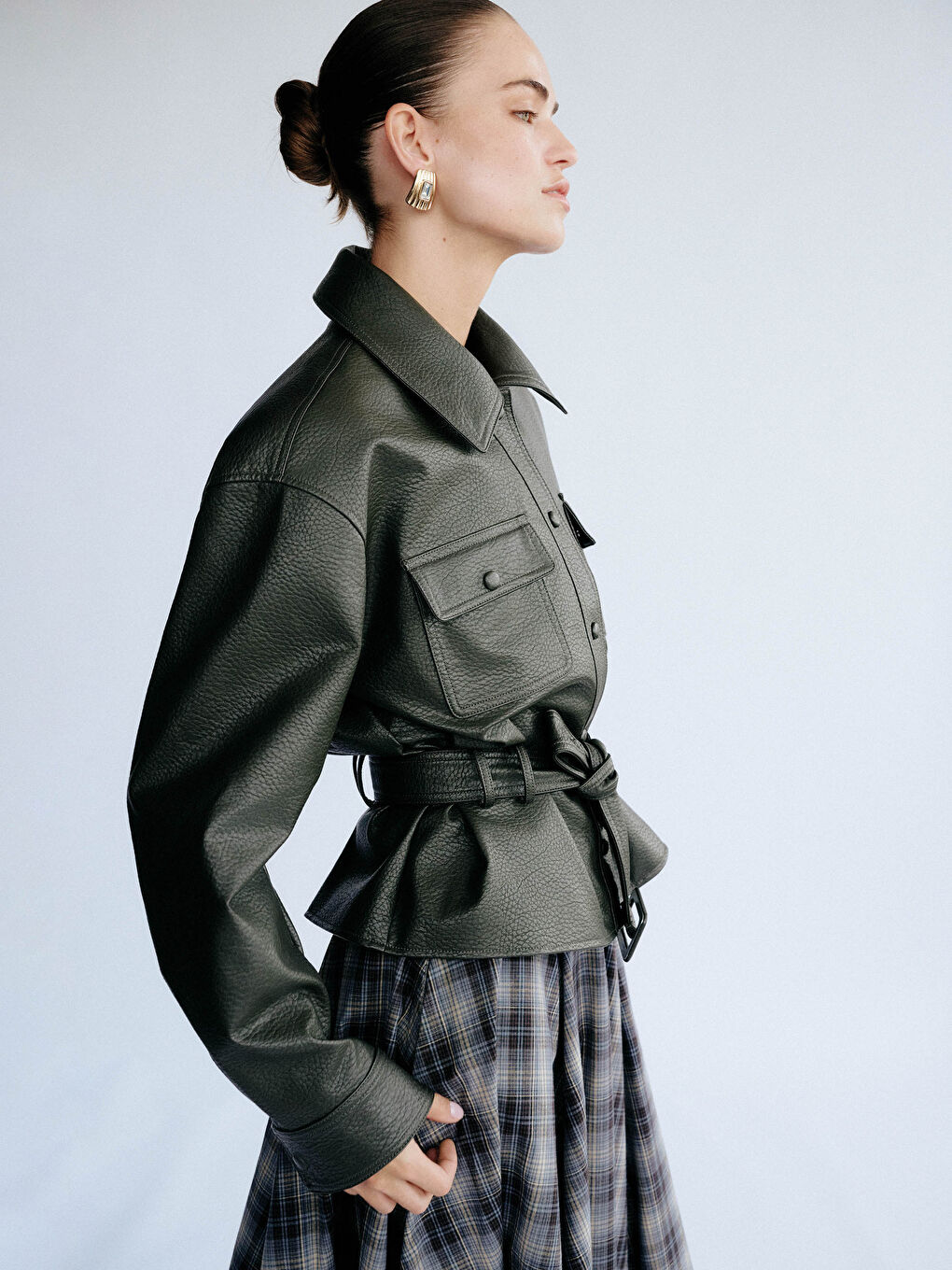 Haki Gömlek Yaka Kemerli Kadın Deri Görünümlü Ceket