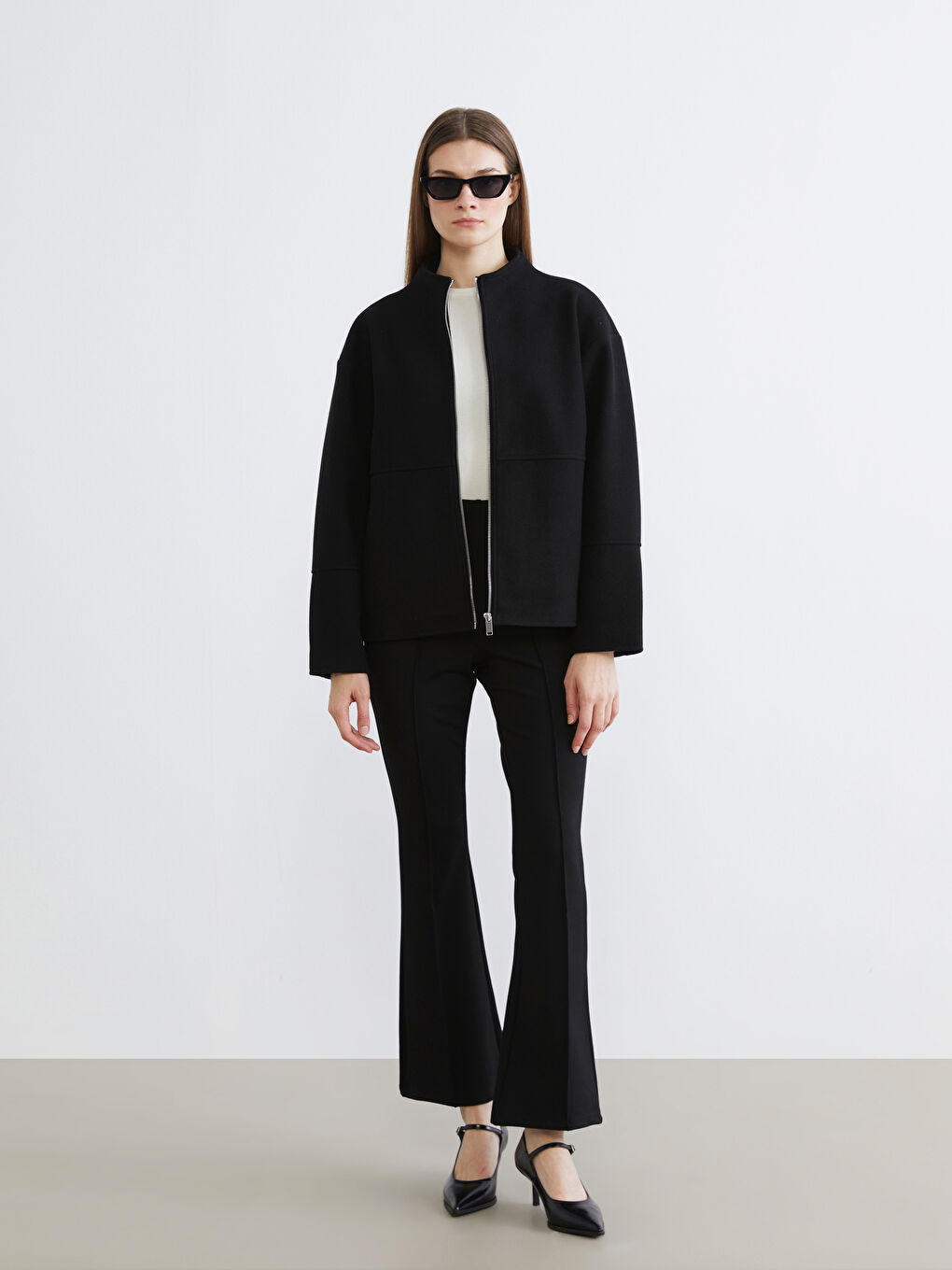 Siyah Bisiklet Yaka Kadın Kaşe Kaban-1