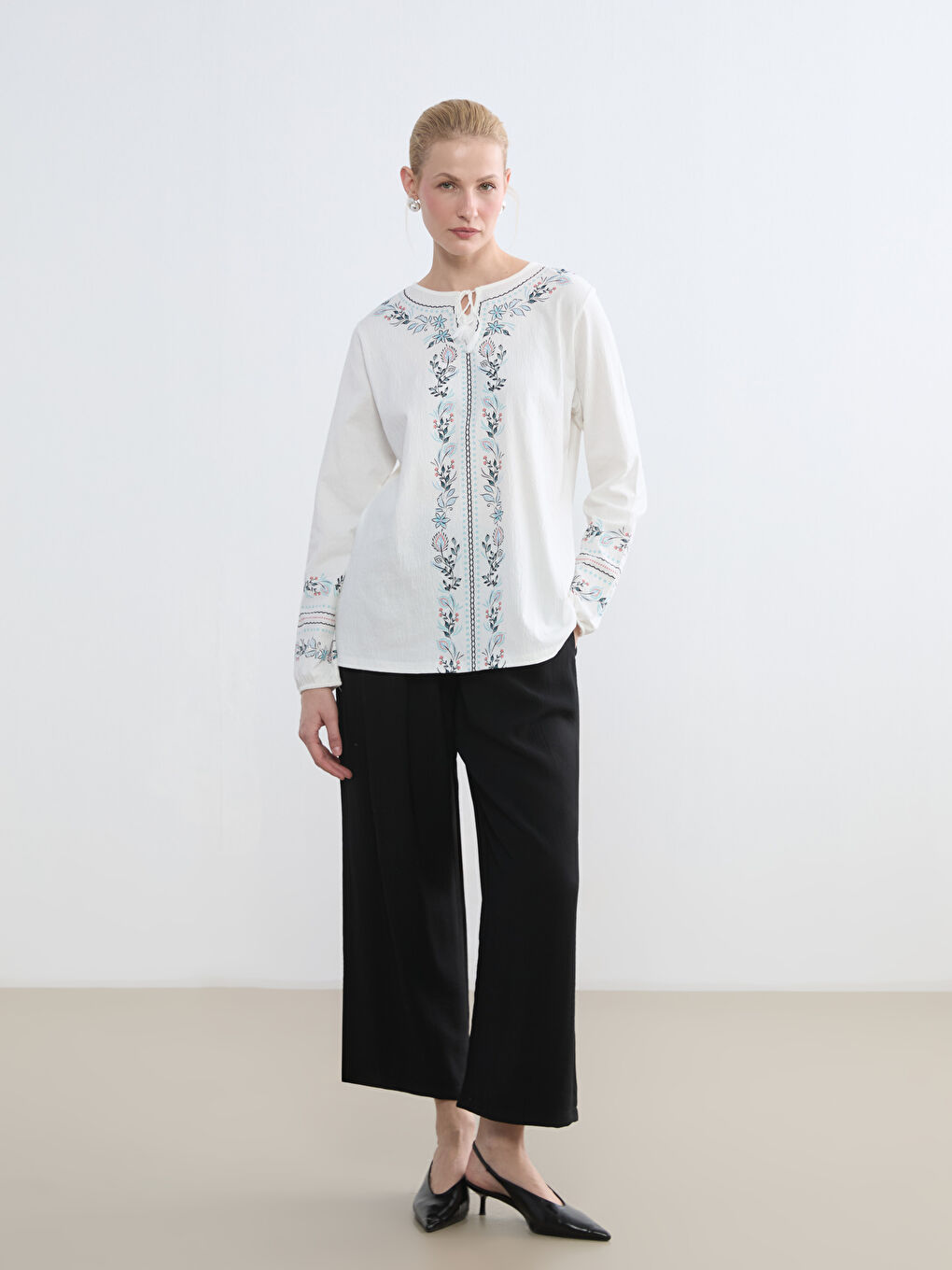 Textured Wide-Leg Trousers with an Elasticated Waist.