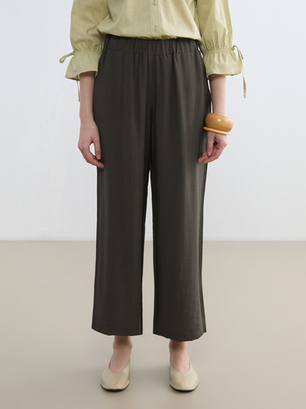 Textured Wide-Leg Trousers with an Elasticated Waist.-1