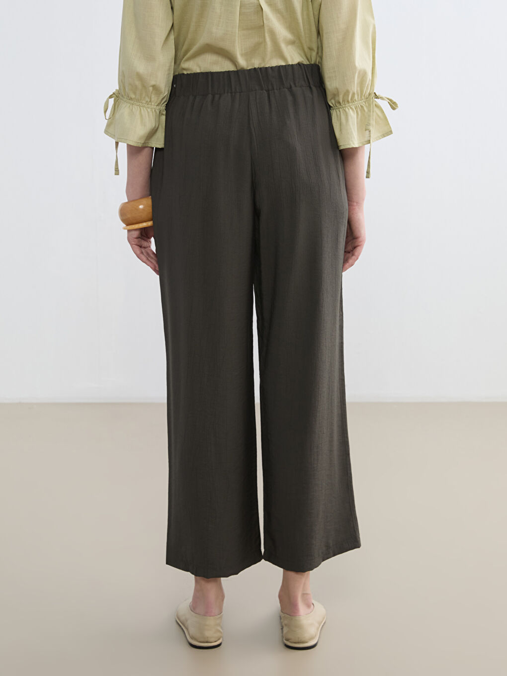 Textured Wide-Leg Trousers with an Elasticated Waist.-3