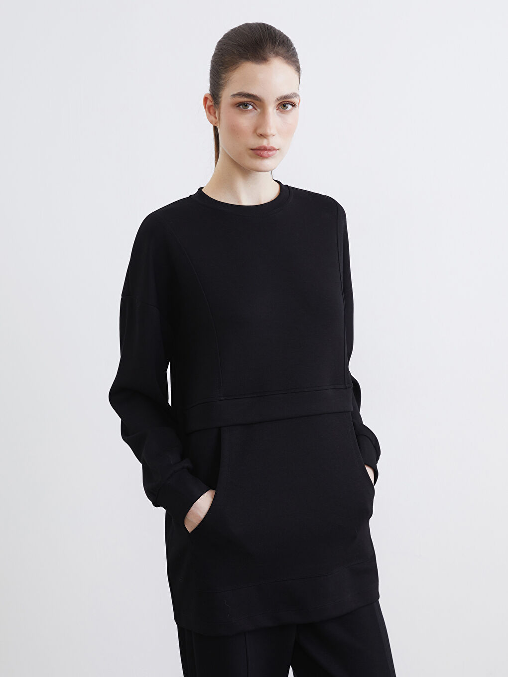 تونیکی سویتشێرت ڕه‌ش ژن