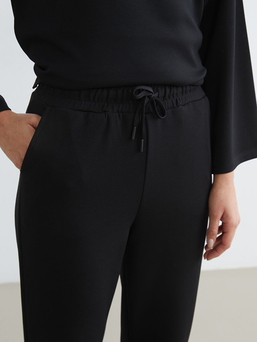 Siyah Beli Lastikli Kadın Eşofman Altı-2