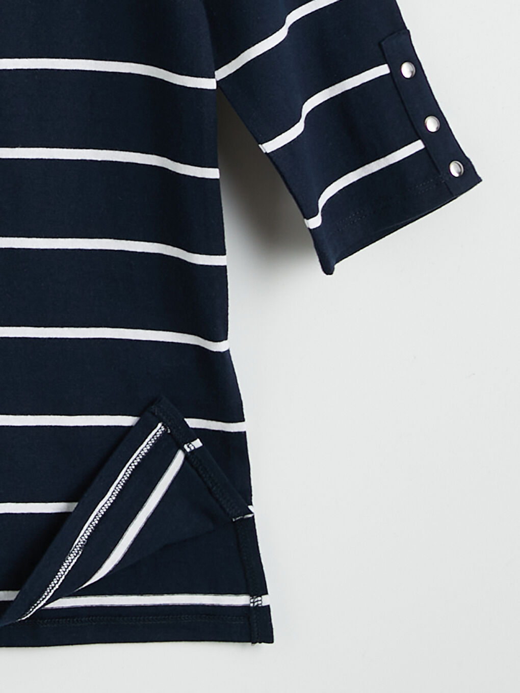 Bluză Vărgată cu Decolteu în V-6