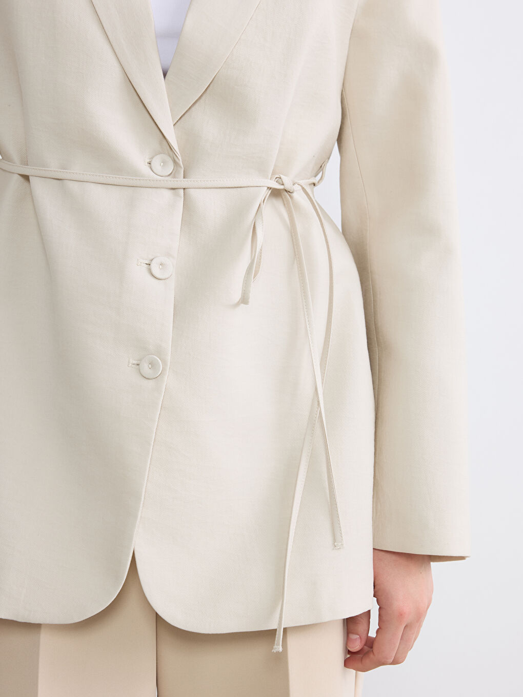 Bej Kuşaklı Yaka Kadın Blazer Ceket-2