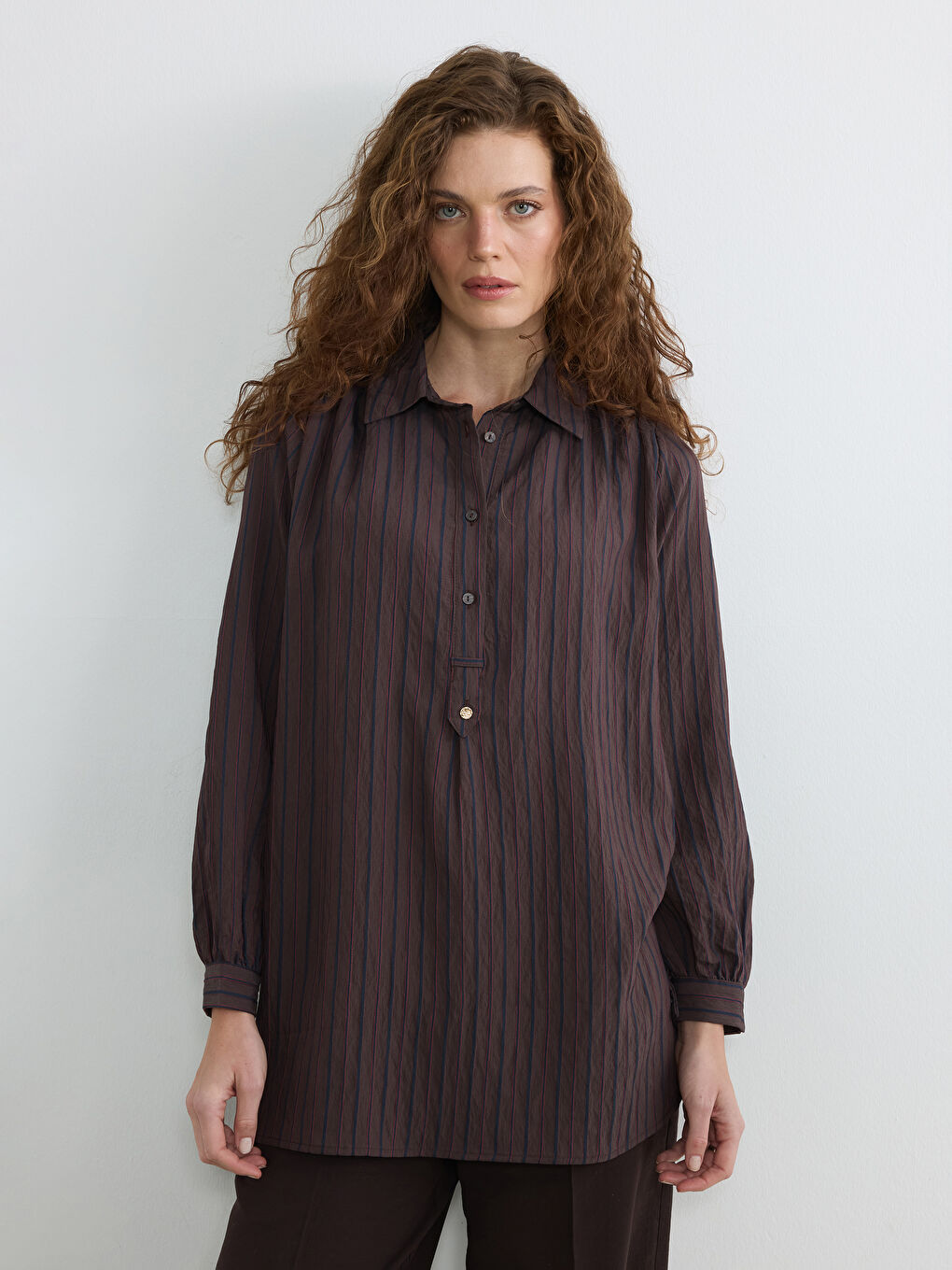 قميص تونك نسائي واسع مخطط ومزخرف.-1