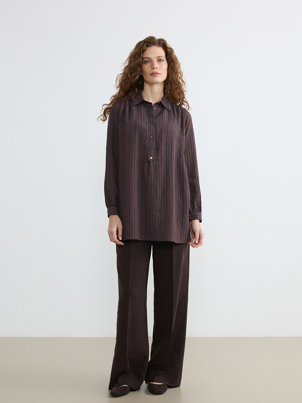 قميص تونك نسائي واسع مخطط ومزخرف.-2