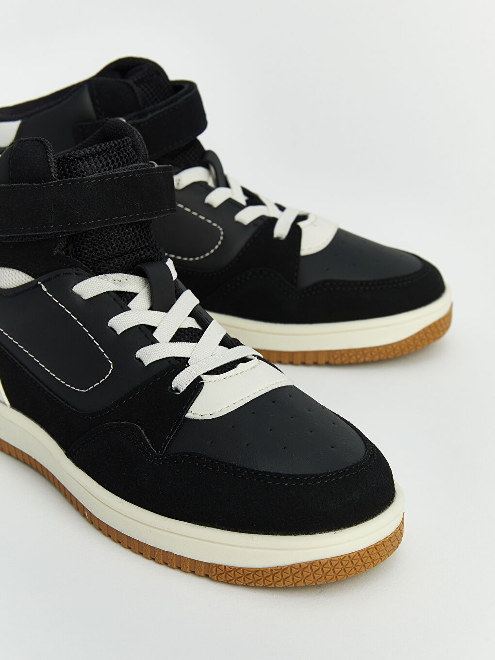 Siyah Bağcık ve Cırt Cırtlı Erkek Çocuk Spor Ayakkabı-2