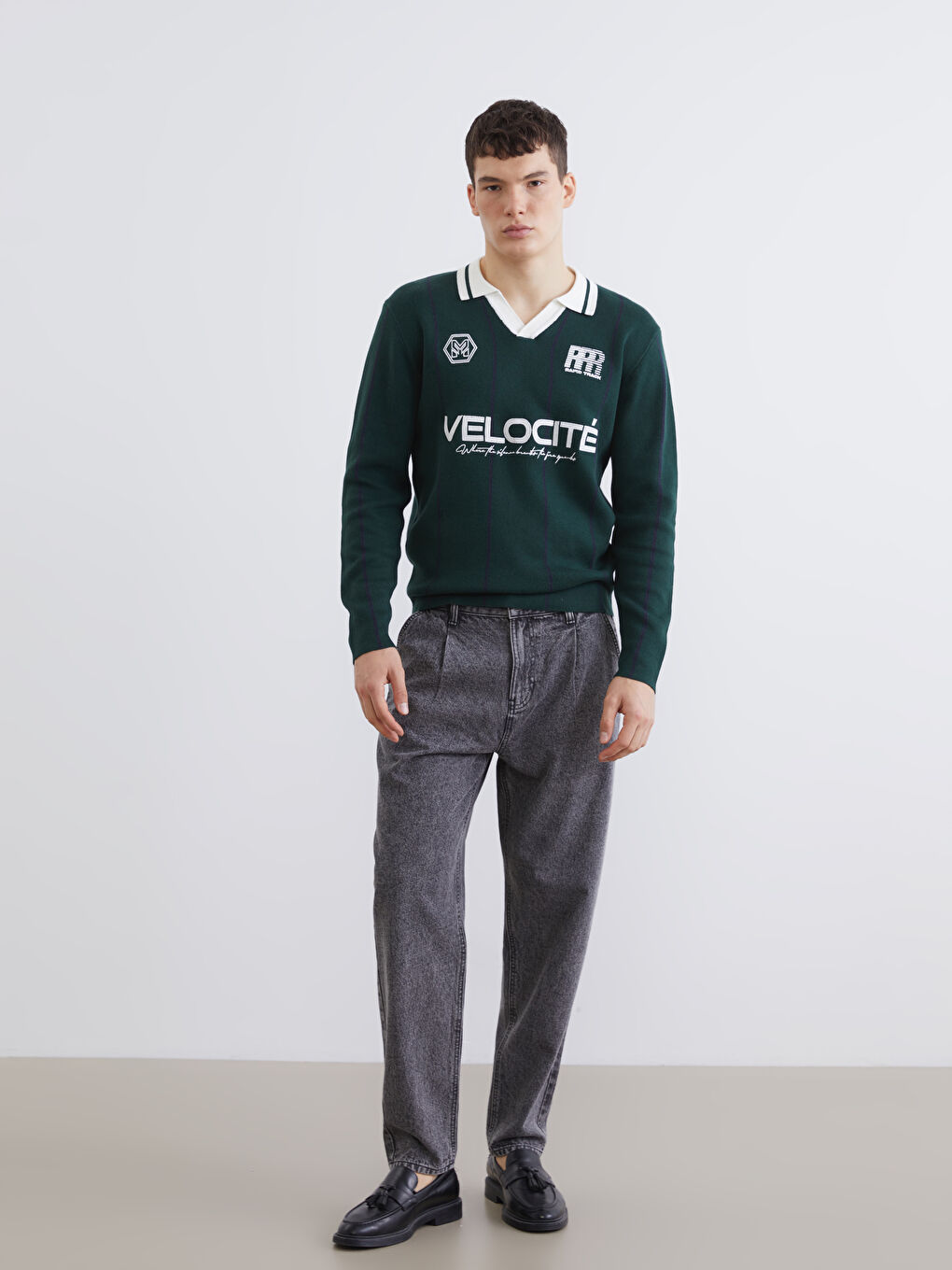 Пуловер с поло яка и отпечатано трико за мъже-1