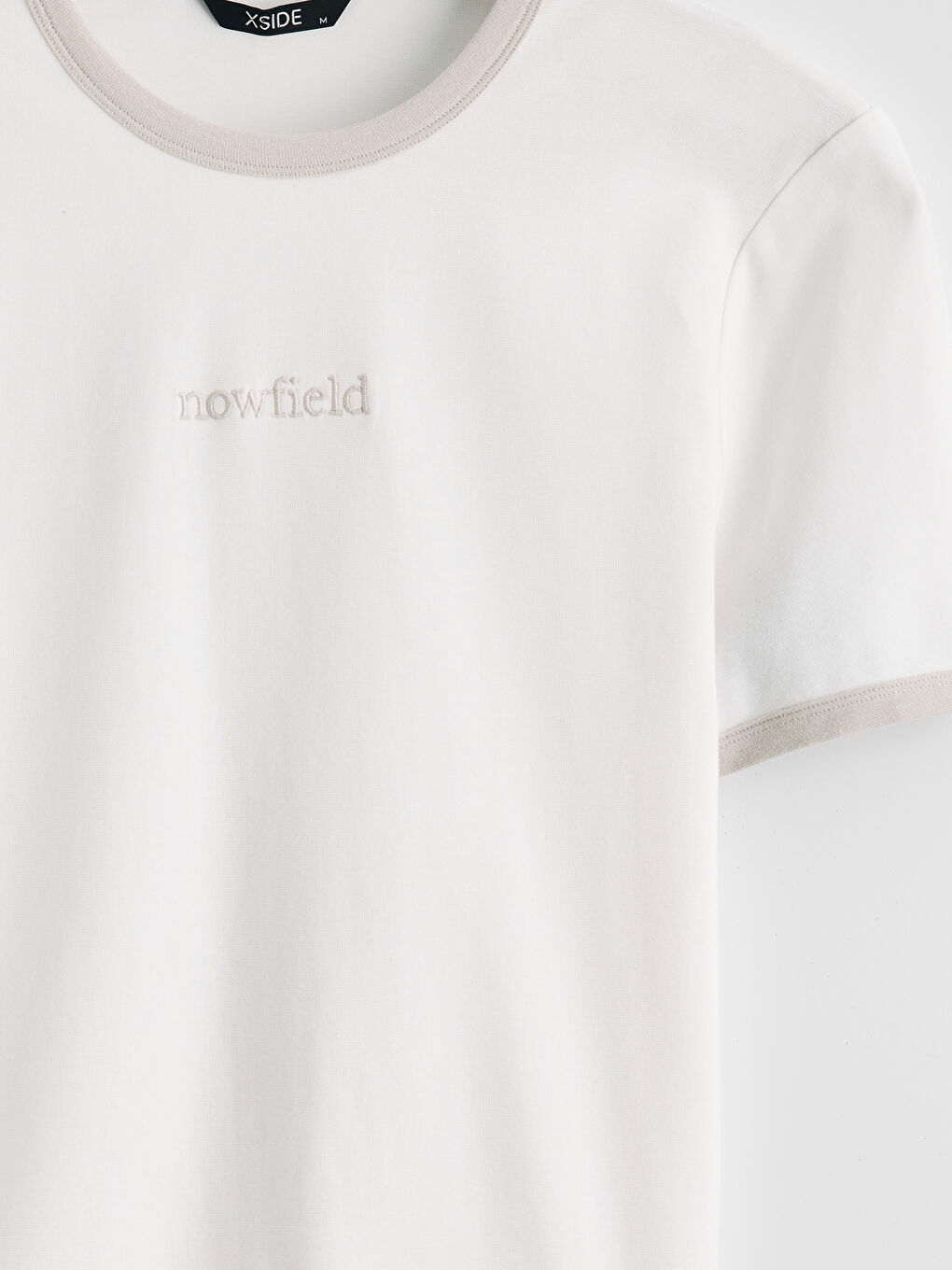 Ekru Standart Fit Nakışlı Bisiklet Yaka Erkek Tişört-1