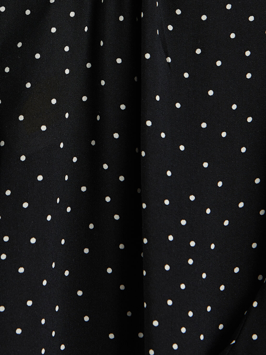 Siyah Bağlamalı Yaka Puantiyeli Bluz-6