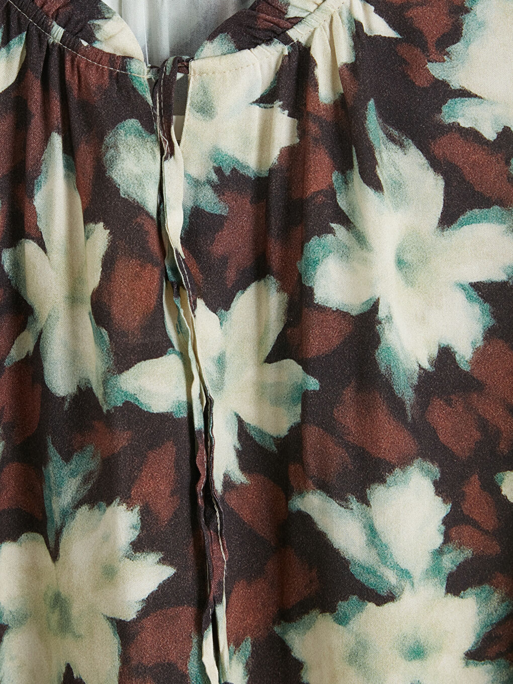 Kahverengi Bağlamalı Yaka Çiçekli Bluz-2