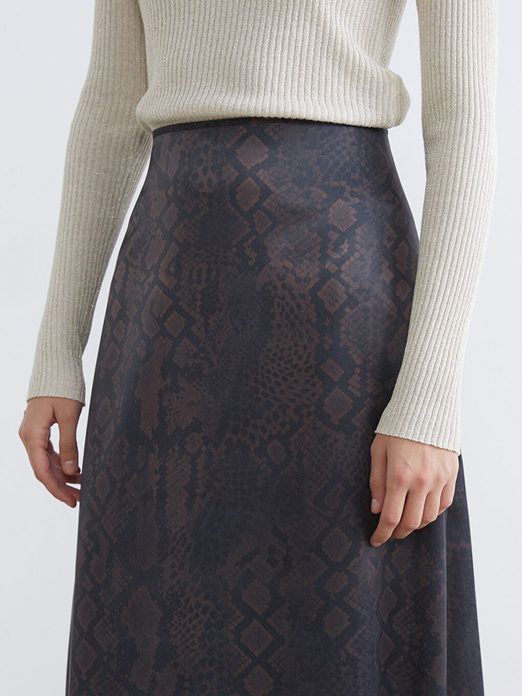 Siyah Desenli Saten Etek-2