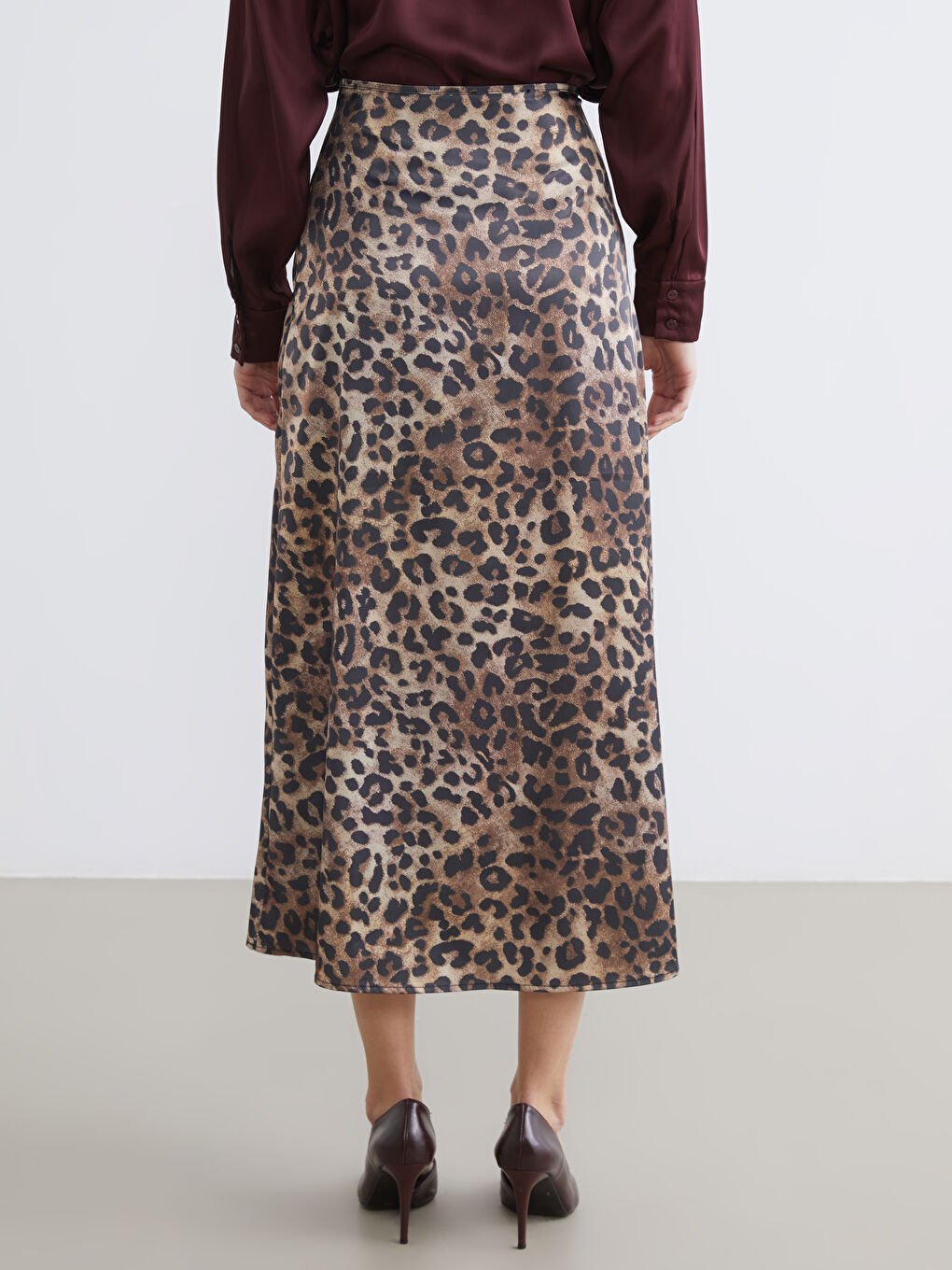 Kahverengi Leopar Desenli Saten Etek-3