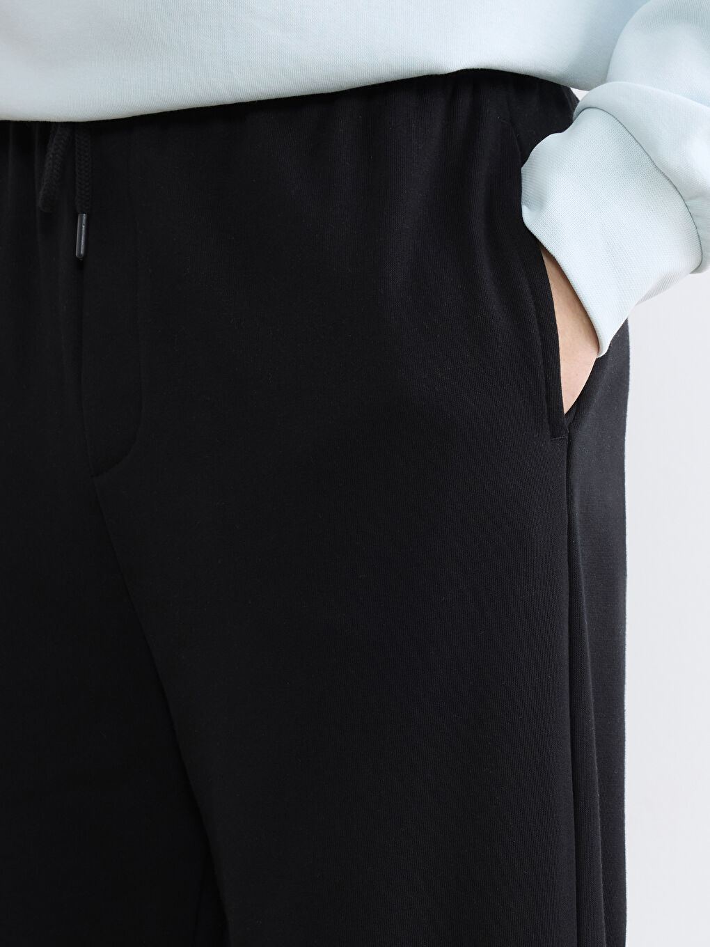 Man BLACK Jogger Sweatpants-2