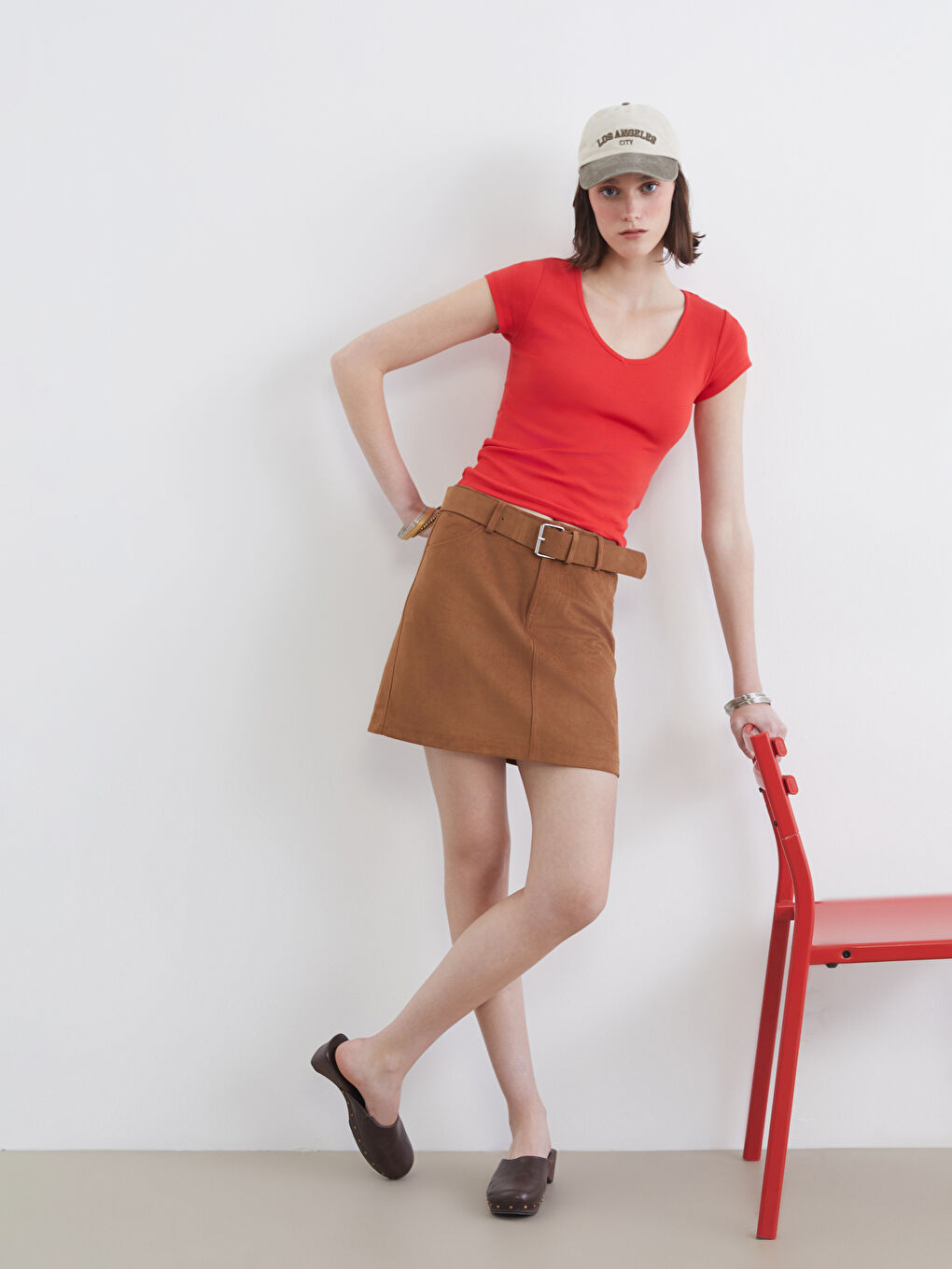 Bej Beli Kemerli Süet Görünümlü Mini Etek