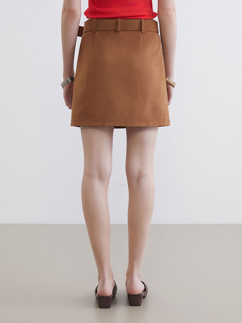 Bej Beli Kemerli Süet Görünümlü Mini Etek-3