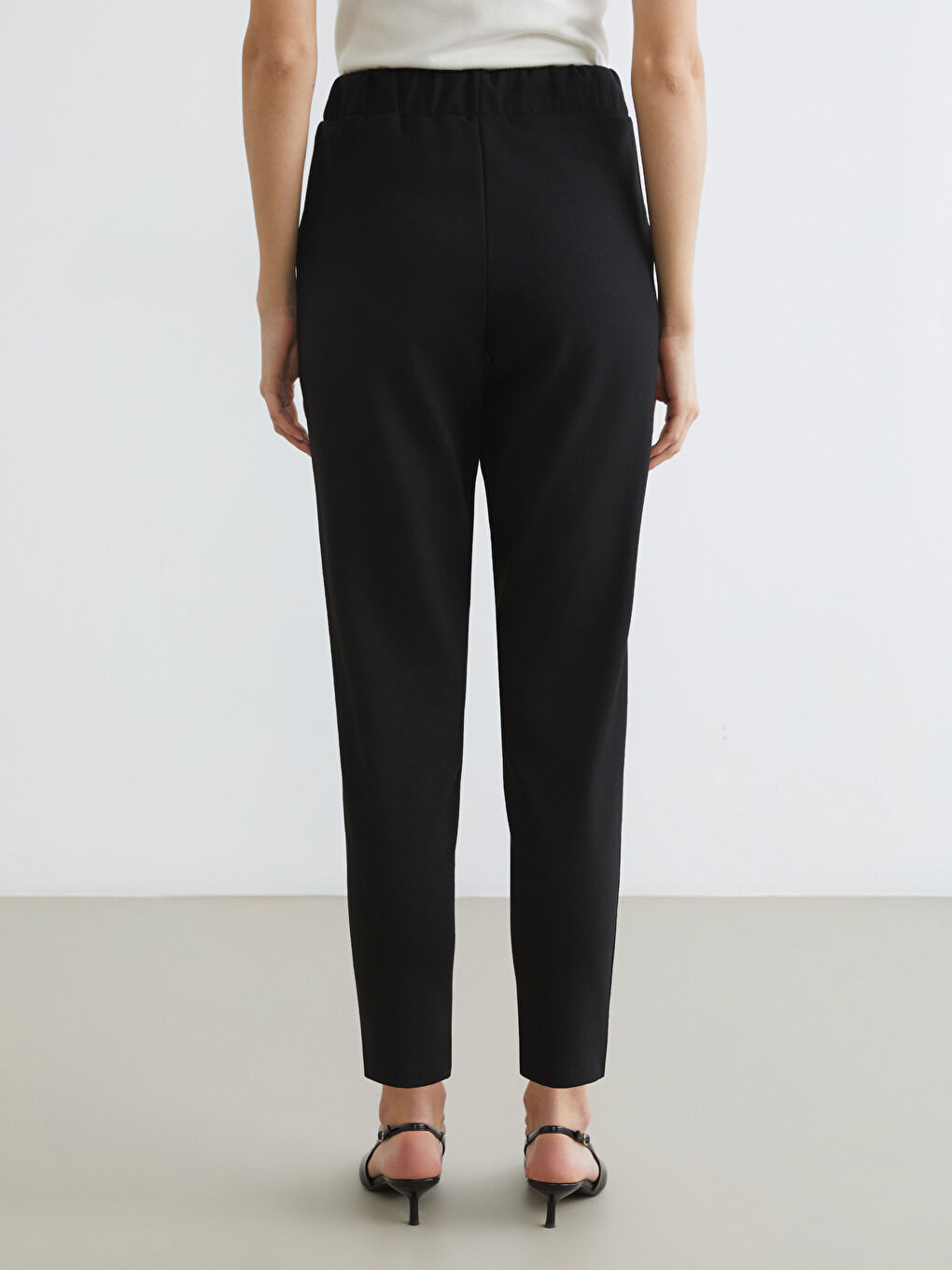 Siyah Beli Lastikli Kadın Pantolon-3