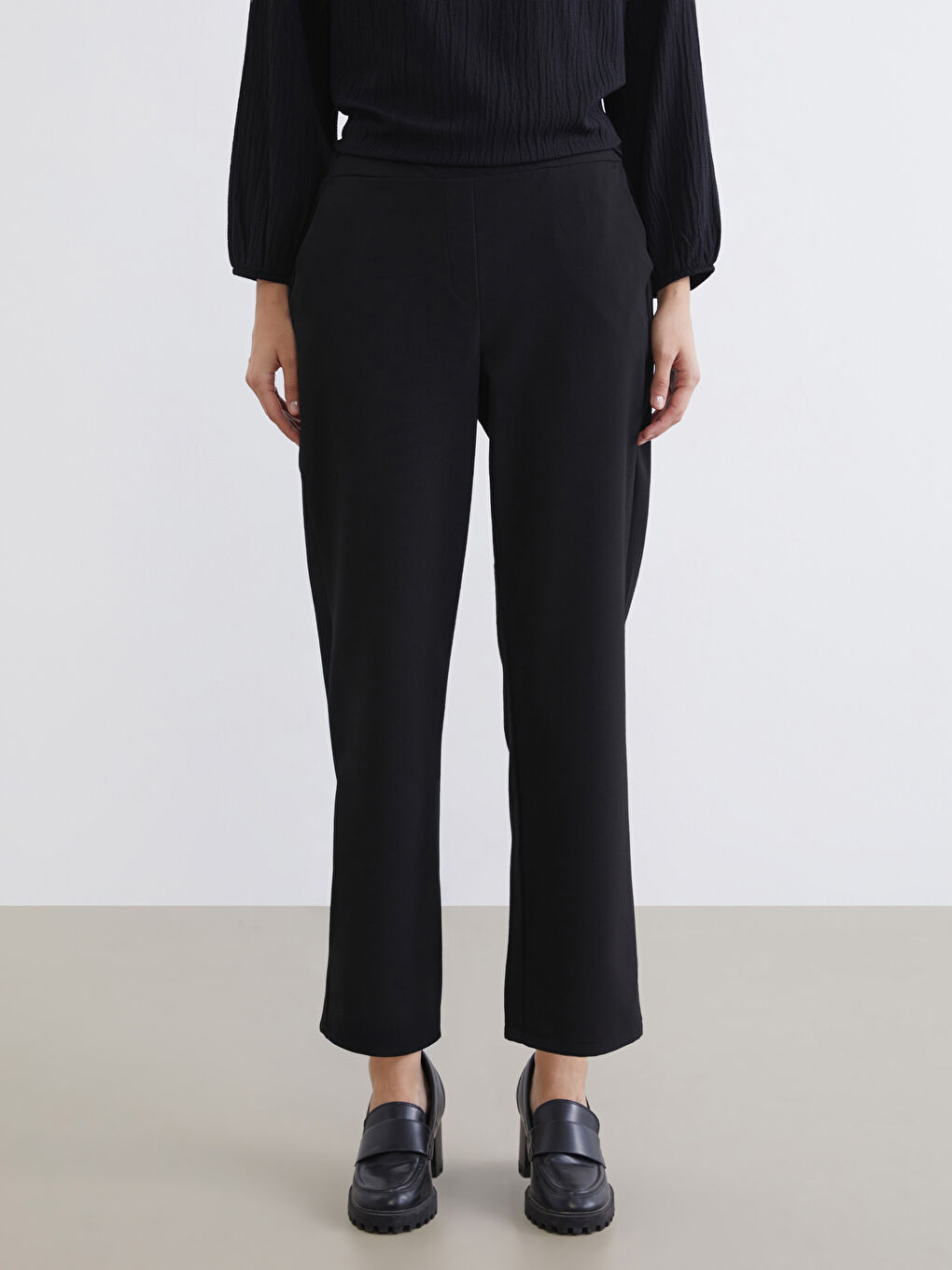 Siyah Beli Lastikli Havuç Kesim Kadın Pantolon-1