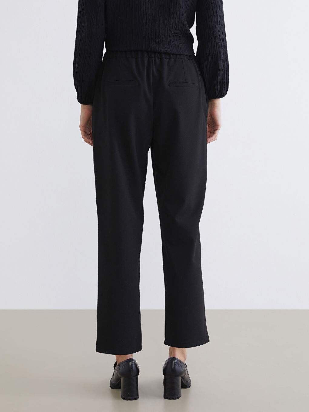 Siyah Beli Lastikli Havuç Kesim Kadın Pantolon-3