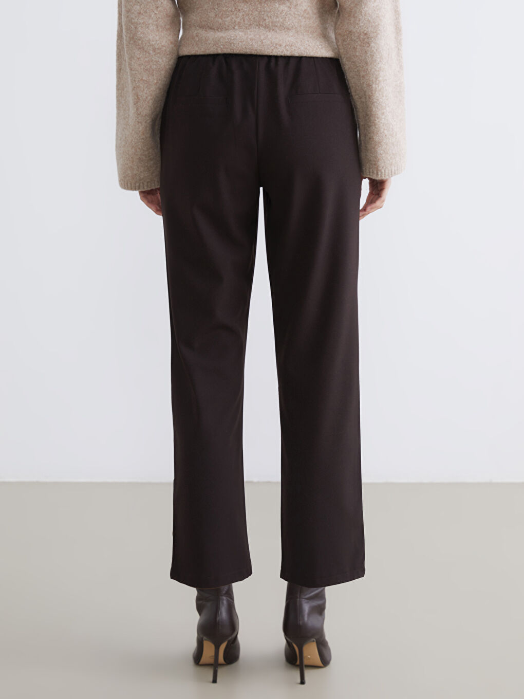 Kahverengi Beli Lastikli Havuç Kesim Kadın Pantolon-3