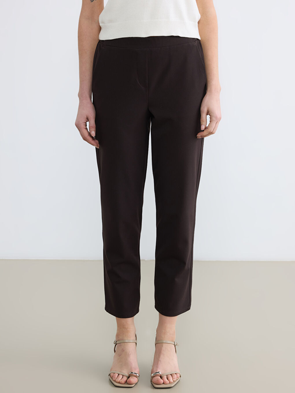 Kahverengi Beli Lastikli Havuç Kesim Kadın Pantolon-1