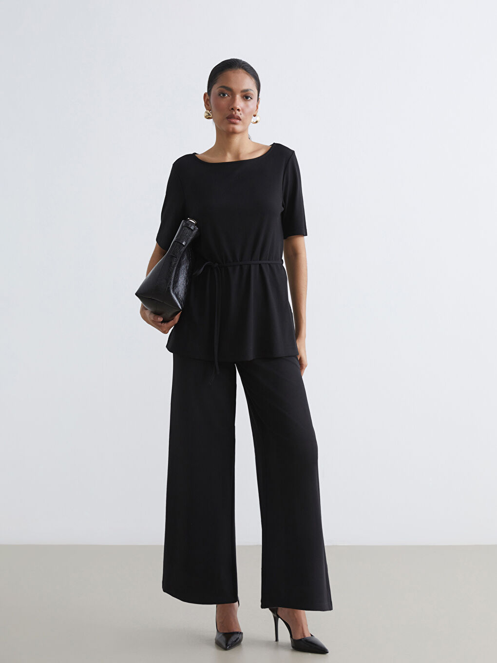 Siyah Beli Lastikli Geniş Paça Kadın Pantolon	