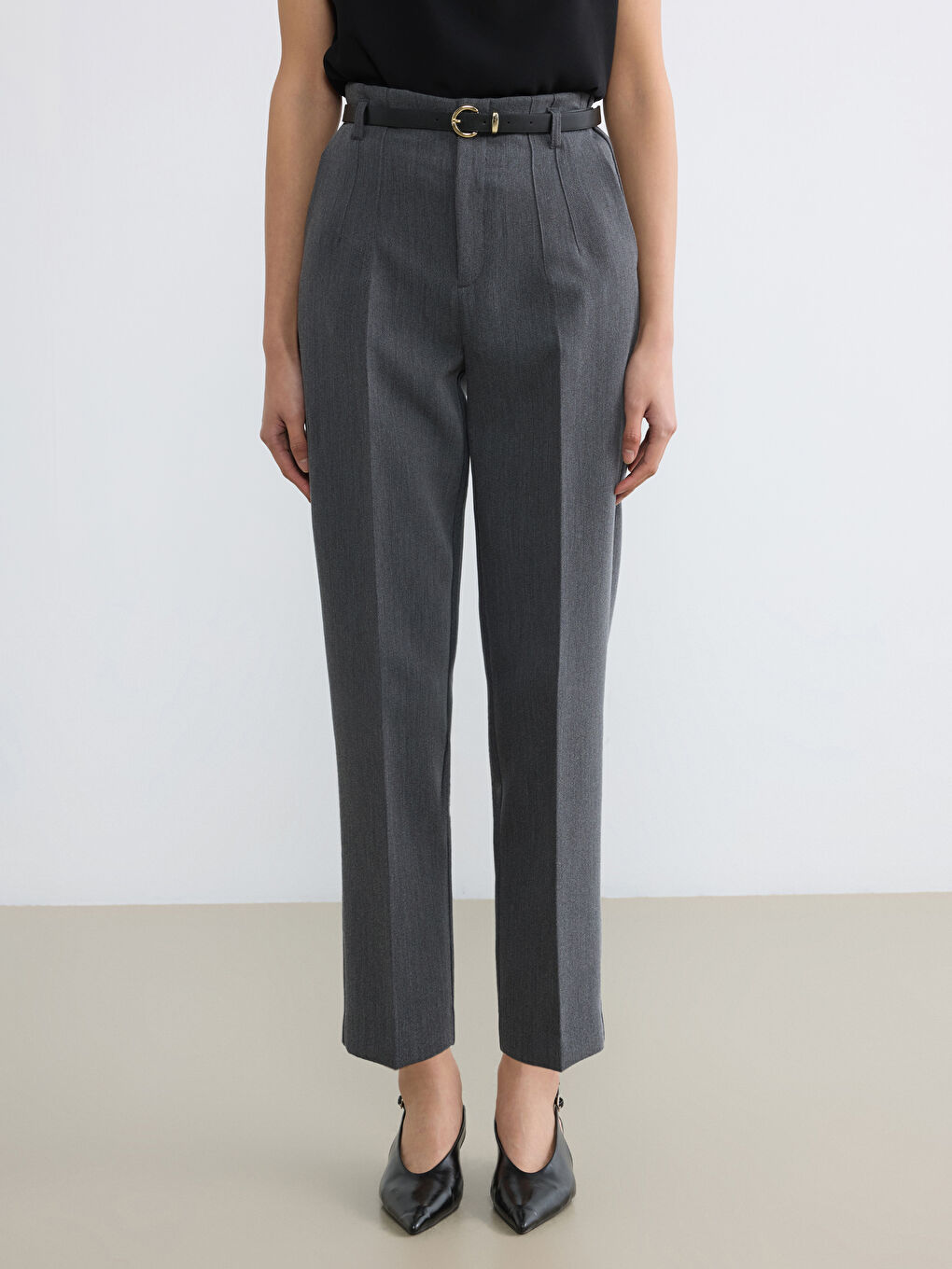 Gri Beli Kemerli Kadın Pileli Kumaş Pantolon	-1